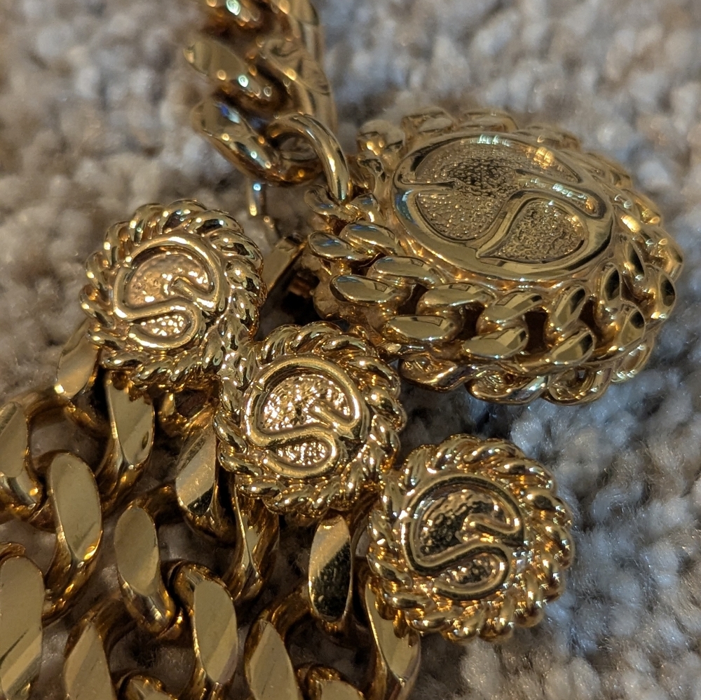 Stunning St. John Vintage 1980's-90'    Gold Chain Belt with Medallion Accents - Picture 14 of 17